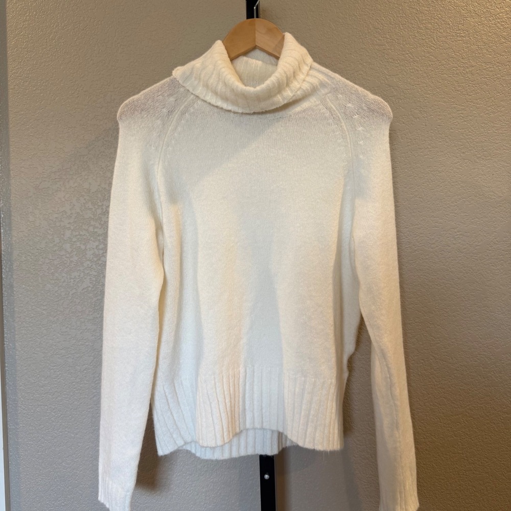 GAP Cream Turtleneck‎ Sweater Women's Large Soft Knit